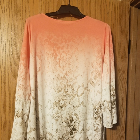 Plus size top - Picture 3 of 3